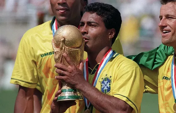 އުމުރުން 58 އަހަރުގައި ރޮމާރިއޯ އަލުން ދަނޑަށް