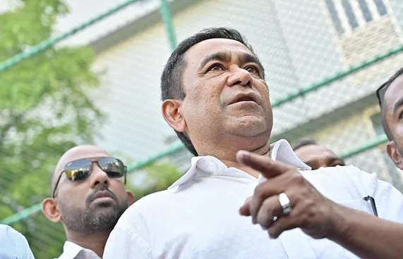 ފުއްގިރި މައްސަލާގައި ޔާމީނަށް ހުކުމްކުރުން ފަސްކޮށްފި