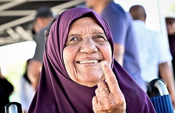 ބޮޑެތި މައްސަލަތަކެއް ނެތް، ޓާންއައުޓް 75 ޕަސެންޓް