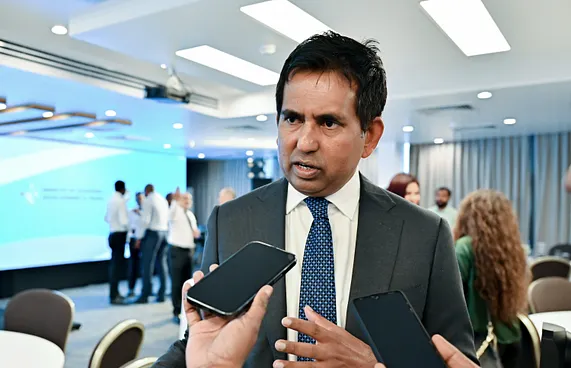 "ބޭނުން ޖެހިފައިވާ ގައުމުތަކަށް ބްލޫ ބޮންޑު ދޭންޖެހޭ"