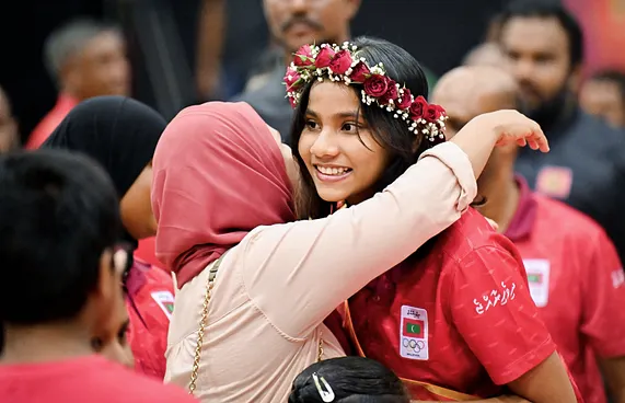 މޮޅު އެތުލީޓުން ދީމާ އާއި މުންސިފް އަދި  އީމާ އާއި އަޒުނީން