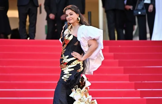 ކާންސްގައި އައިޝްވާރިޔާ ލީ ހެދުންތަކަށް ސަމާލުކަން