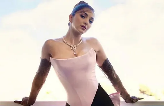 ކިއާރާގެ އެކްސެންޓް ބޮޑު ޖޯކަކަށް