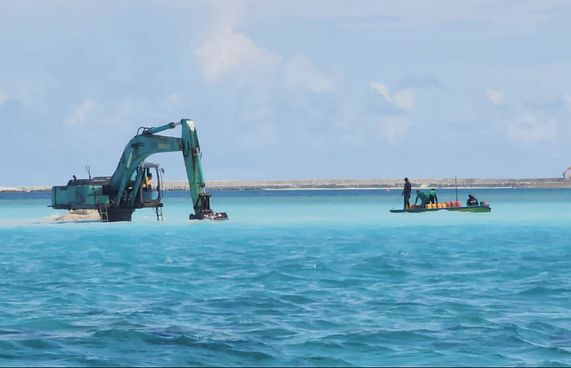 ގާހުދުވުން: ރިސޯޓެއްގެ މަސައްކަތް ނުހުއްޓި ކުރިޔަށް