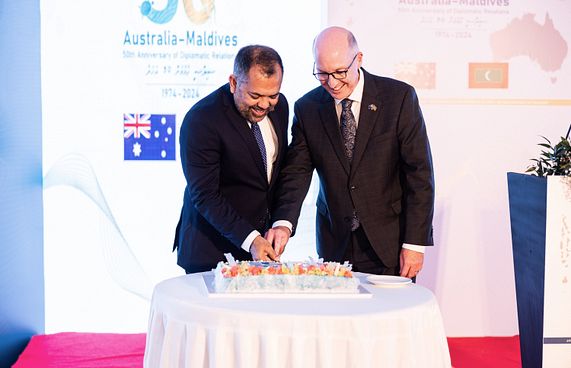 ރާއްޖެ-އޮސްޓްރޭލިއާ: އެކުވެރި ދެ ބައިވެރިން