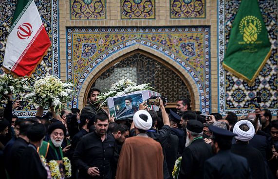 ރައިސީގެ ޖަނާޒާގައި އެތައް ހާސް މީހުން ބައިވެރިވެއްޖެ