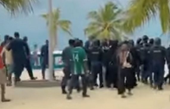 މަންމައާ ދަރިން ހަވާލުކުރަން ދެކޮޅުހަދައި ހަމަނުޖެހުމެއް