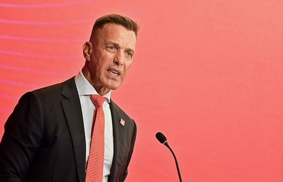 ޔުއާން އާއި ދިރުހަމުން މުއާމަލާތް ކުރެވޭ ގޮތް ހަދަނީ