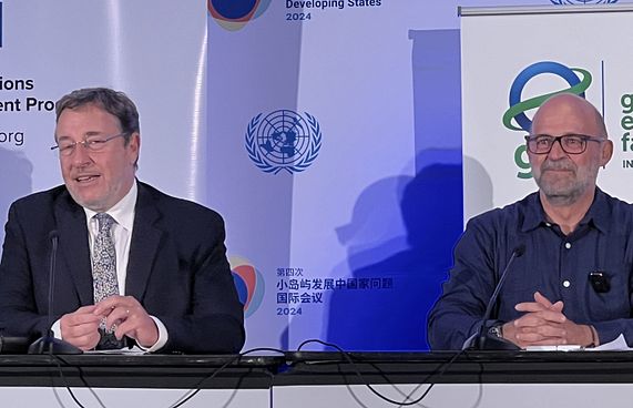 ރާއްޖެއާއެކު 15ގައުމަކަށް 135މިލިއަން ޑޮލަރުގެ އެހީ