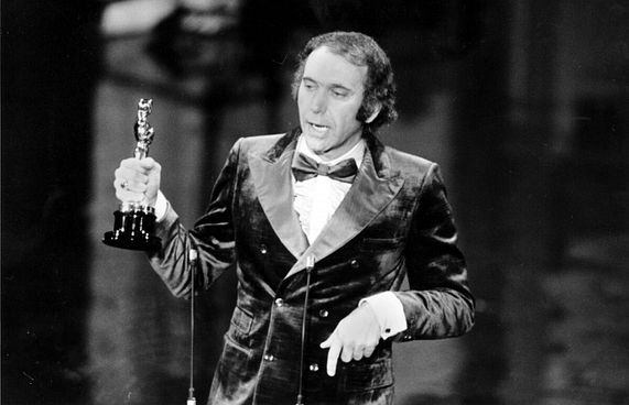 މިލިއަން ޑޮލަރުގެ ޕްރޮޑިއުސަރު ރަޑީ މަރުވެއްޖެ