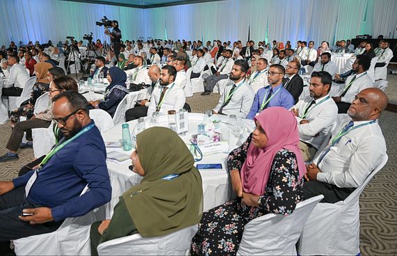 މުސާރަ ބޮޑުވި، ޝަކުވާއަކީ އިމެއްނެތް އޯޓީ ހިފެހެއްޓުން