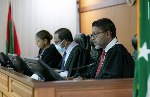 ދަށު ކޯޓުތަކުގެ ފަނޑިޔާރުން ގައުން ލާ ގޮތަށް ހަދައިފި