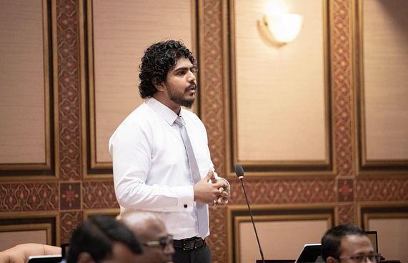 މީޑިއާގެ ބިލު އިސްލާހުކުރަންޖެހޭ: އަޒާން