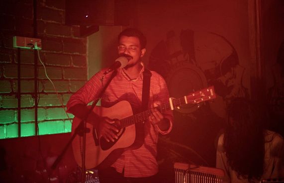 ދިވެއްސަކު އިންޑިއާގެ ސްޓޫޑިއޯއަކަށް ލަވަތަކެއް ކިޔަނީ