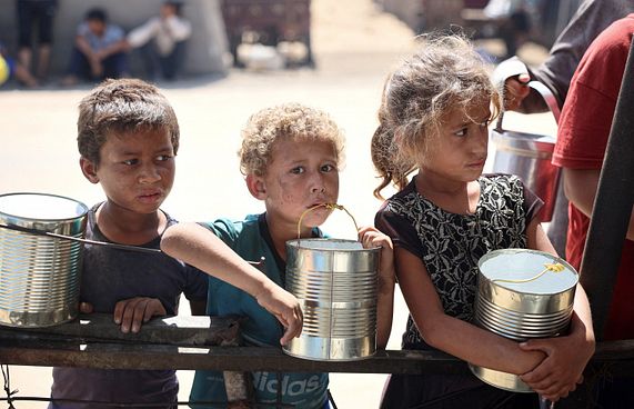 ޣައްޒާގެ ކާން ނުލިބި 8،000 ކުދިން ބަލިވެފައި