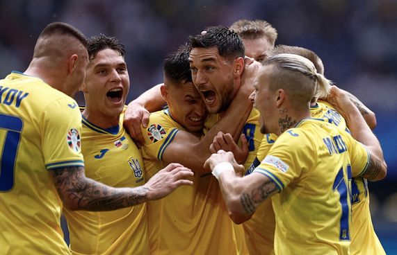 ޔޫކްރޭނުން ކުރިއަށް ދިއުމުގެ އުންމީދު ދަމަހައްޓައިފި