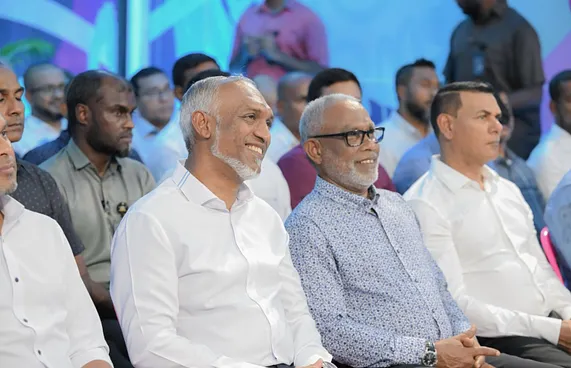 "މުއިއްޒަށް ވެރިކަން ހޯދައިދިނުމަށް މާކުރިން ރޭވިން"