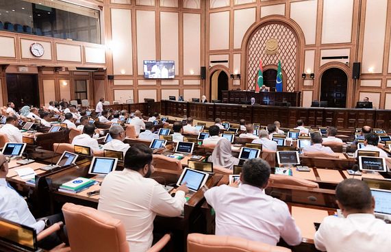 މެމްބަރުން މާލީ ބަޔާން ހުށަހަޅަން ޖެހޭނީ އަންނަ އަހަރު