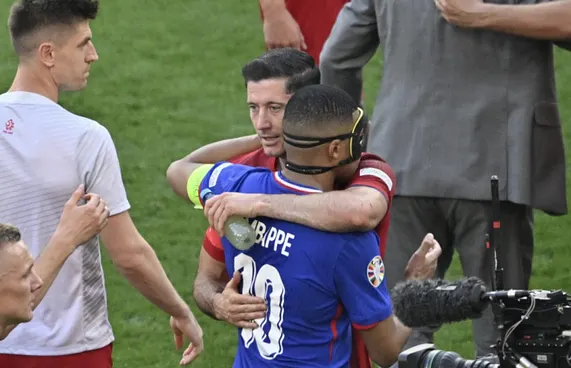 އޮސްޓްރިއާ އަށް އެއްވަނަ، ފްރާންސަށް މޮޅެއް ނުވެވުނު