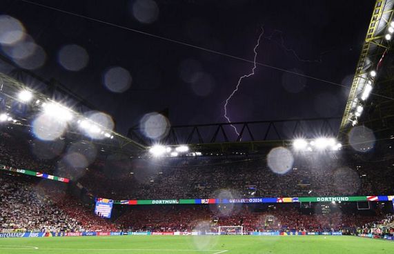 ކޮޅިގަނޑަކާ ހެދި ޖަރުމަން މެޗު މެދުކަނޑާލައިފި