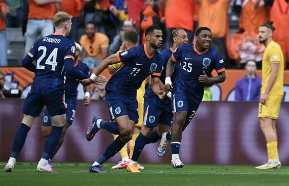 ރޮމޭނިއާ ބަލިކޮށް ނެދަލެންޑްސް ކުއާޓާ އަށް