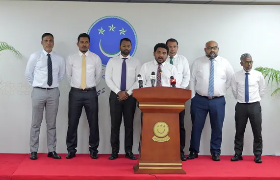 ފިއްތުންތައް ބޮޑުވެ، ވޯޓުދިން މެމްބަރުން މާފަށް އެދެނީ!