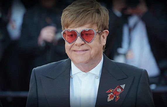 އެލްޓަން ޖޯން ފިހާރައެއްގެ ތެރެއަށް ކުޑަކަމުގޮސްފި