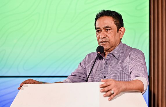 "ހައްލުނުހޯދައި ޔާމީން އިންނެވީ ފަސްމިނިޓް ތާސްކުޅެން"