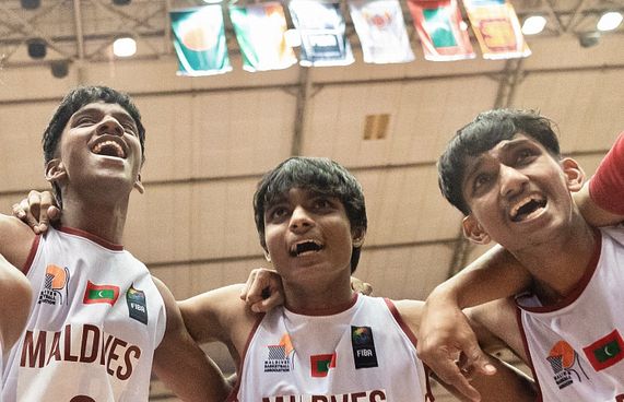 ކޮލިފައިންގައި ޒުވާން ބާސްކެޓް ޓީމަށް ތިން ވަނަ