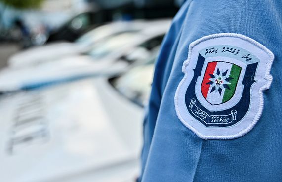 ރެޑް ނޯޓިސް ނެރެގެން ހޯދަމުންއައި މީހަކު އަތުލައިގަނެފި