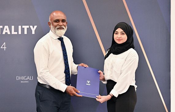 ޑިސްކަވާ ހޮސްޕިޓަލިޓީގެ 5 ވަނަ ބެޗަށް ސެޓްފިކެޓް ދީފި