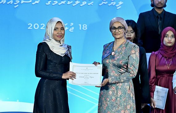 ހައި އެޗީވާސް ސްކޮލަޝިޕް 117 ދަރިވަރަކަށް