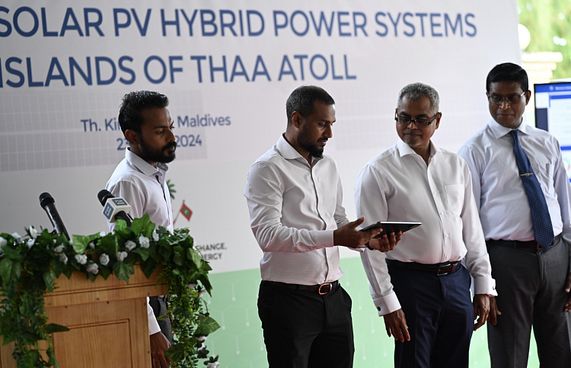 ތ. އަތޮޅުގައި ސޯލާ ހަކަތައިން ކަރަންޓު އުފައްދަނީ