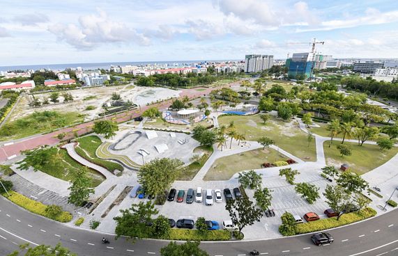 ސެންޓްރަލް ޕާކު ސަރަހައްދުން 10 ރޭސިން ކާރު ޓޯކޮށްފި