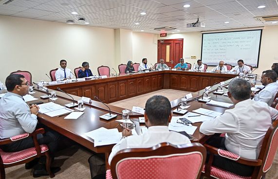 ޔުނިވާސިޓީތަކަށް ބަދަލުކޮށްފި ނަމަ އިގުތިސާދީ ފައިދާވާނެ