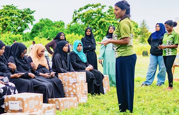 ފޮތިނެޕީ ޖަހަން ބާރުއަޅައި މަގޫދޫގައި ބޮޑު ކެމްޕެެއިނެއް