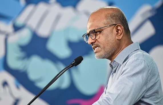 ނާޒިމް ވަކިކުރުމުގެ މައްސަލަ މަޖިލީހަށް ހުށަހަޅައިފި