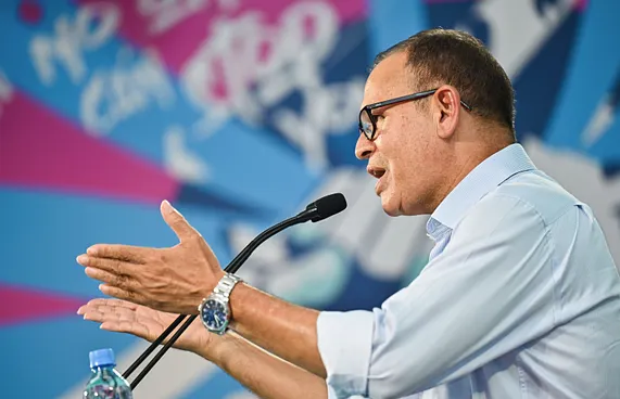 ސަރުކާރާ މަޝްވަރާ ކުރެވޭ ބަޔަކު ތިބުމުން ތަރައްގީ ލުއިވާނެ