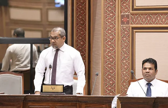 މިނިސްޓަރުން މަޖިލީހަށް ހާޒިރުނުވާތީ އިދިކޮޅުގެ ސިޓީއެއް
