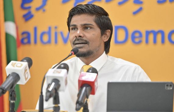 ބޭރުގައި އުޅެވޭނެ ތަނަވަސްކަން މޫކޭގެ އެބަހުރި:ޕޮލިސް