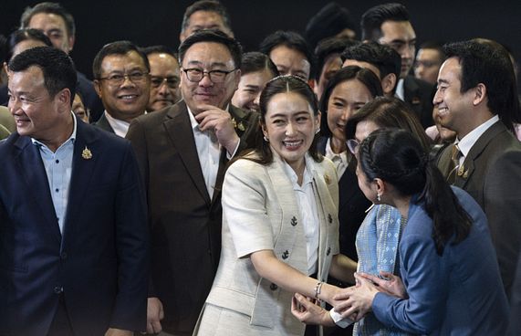 ތައިލެންޑްގެ ބޮޑުވަޒީރުގެ އިތުބާރު ނެތްކަމަށް ފާހެއްނުވި