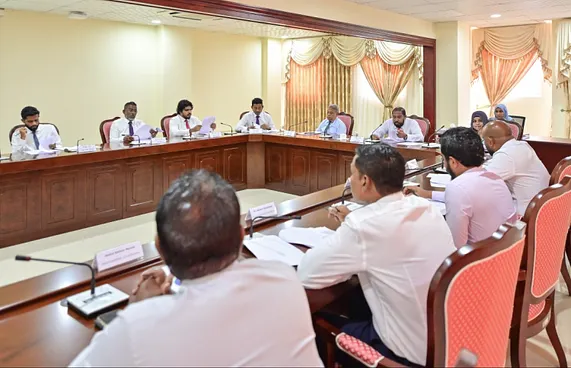 ކޮންމެ 2މަހަކުން ފެނަކައިން ކޮމިޓީއަށް ރިޕޯޓު ފޮނުވަން ޖެހޭ