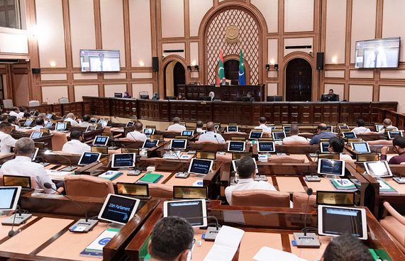 އެކައުންޓް ހިފެހެއްޓުމުގެ ބާރު ދިނުމާމެދު ހިޔާލު ތަފާތު