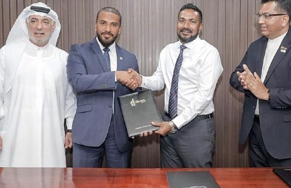 ހެލިކޮޕްޓަރު އޮޕަރޭޓުކުރަން ދުބާއީ ބަޔަކު ޝައުގުވެރިވޭ