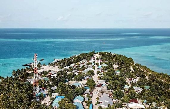 މޫނު ބުރުގާ އަޅާތީ ވަޒީފާއިން ޑިސްކޮލިފައި ކޮށްފި