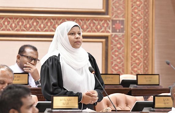 ކުރިން ދެކޮޅަސް އަނާރާ ވޯޓު ދެއްވީ ބިލް ފާސްކުރަން