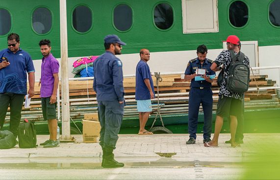 ކުޅުދުއްފުށީގެ 8 ގެއަކުން ސިހުރު ހަދާ ސާމާނު ހޯދައިފި