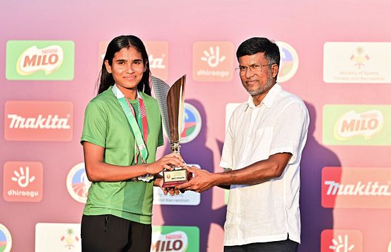 ރެކޯޑަކާ އެކު އެންމެ މޮޅު އެތުލީޓްގެ އެވޯޑް ފަސޫހާއަށް