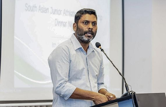 ރޭސިންއަށް ތިލަފުށިން ބިމެއް ހޯދައިދޭން ހައުސިން އަށް