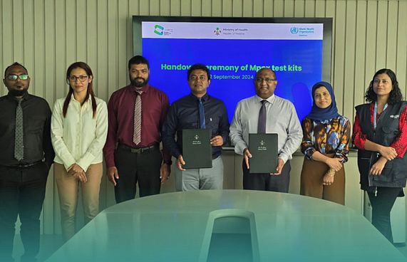 ރާއްޖެއަށް އެމްޕޮކްސް ޓެސްޓް ކިޓުތަކެއް ހަދިޔާކޮށްފި